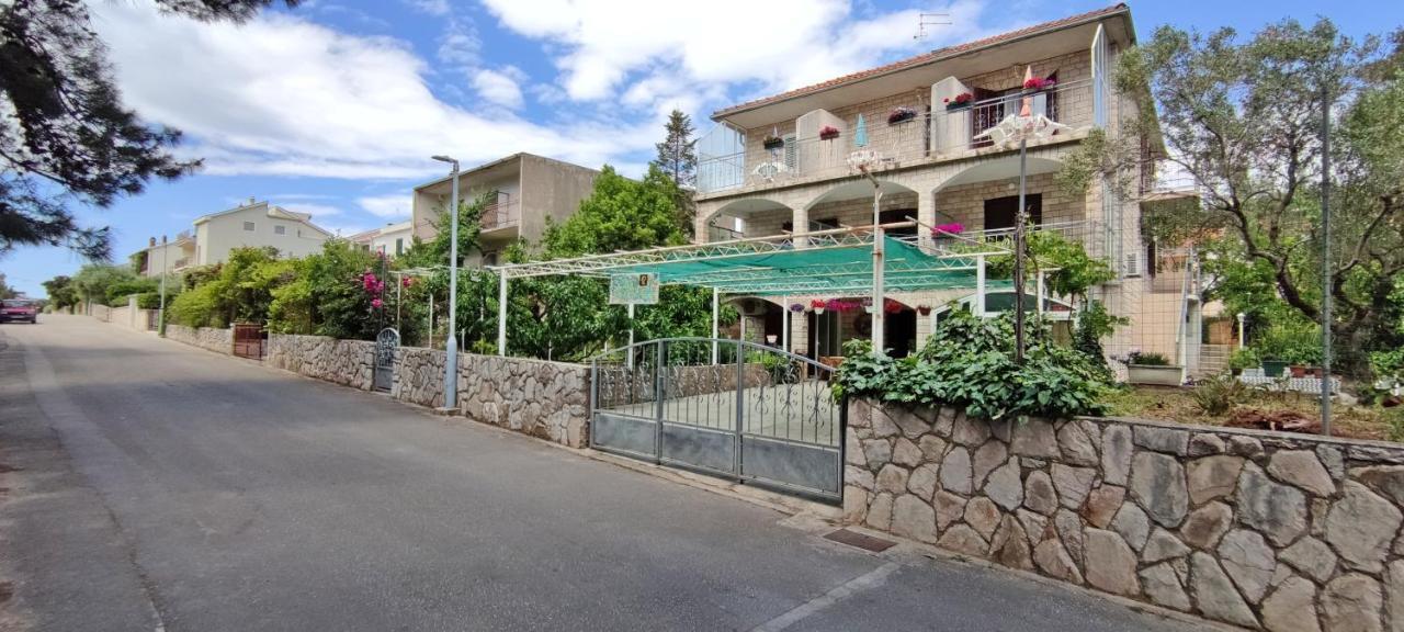 Apartments 1000 Flowers Stari Grad  Exterior foto