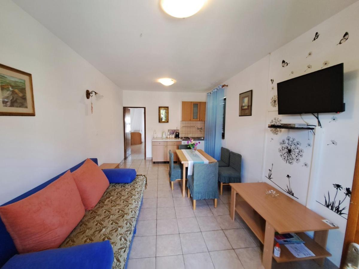 Apartments 1000 Flowers Stari Grad  Exterior foto
