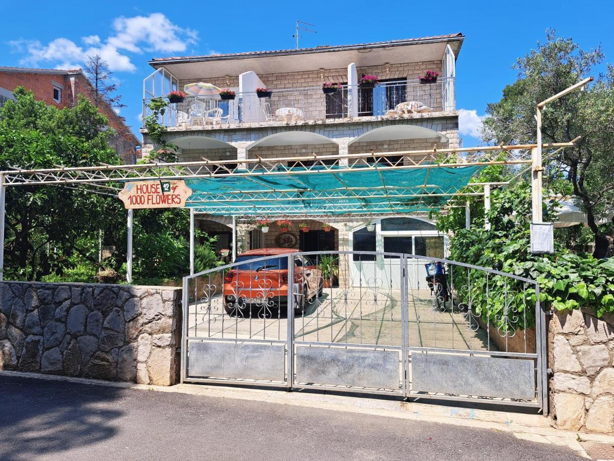 Apartments 1000 Flowers Stari Grad  Exterior foto