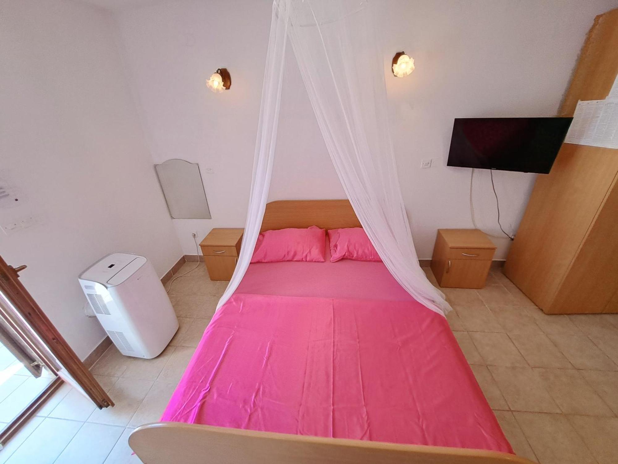 Apartments 1000 Flowers Stari Grad  Quarto foto