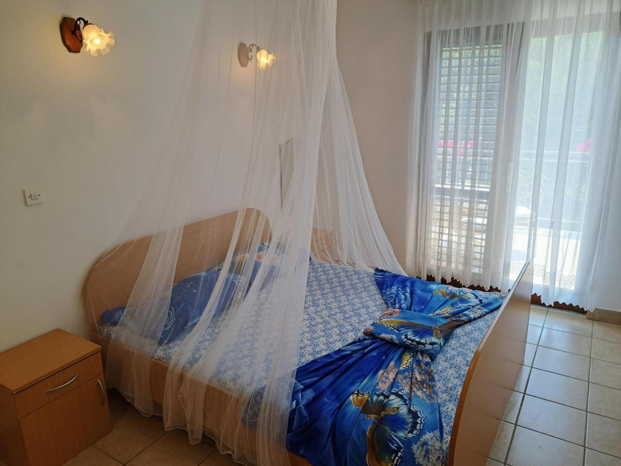 Apartments 1000 Flowers Stari Grad  Quarto foto
