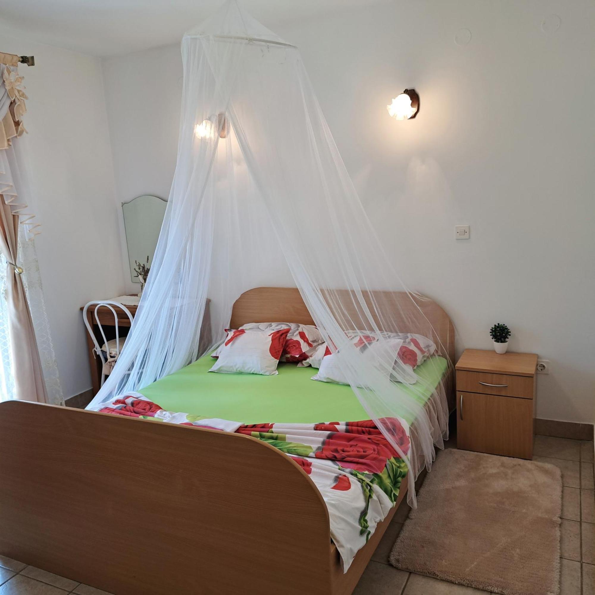 Apartments 1000 Flowers Stari Grad  Quarto foto